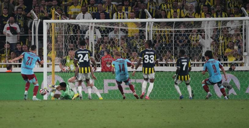 Feyenoord players celebrate goal during UEFA Champions League , 3th qualifying round, 2nd leg between Fenerbahce and Feyenoord at Sukru Saracoglu Stadium, Istanbul, Turkey on 12 August 2025. (Depo Photos) 18797563