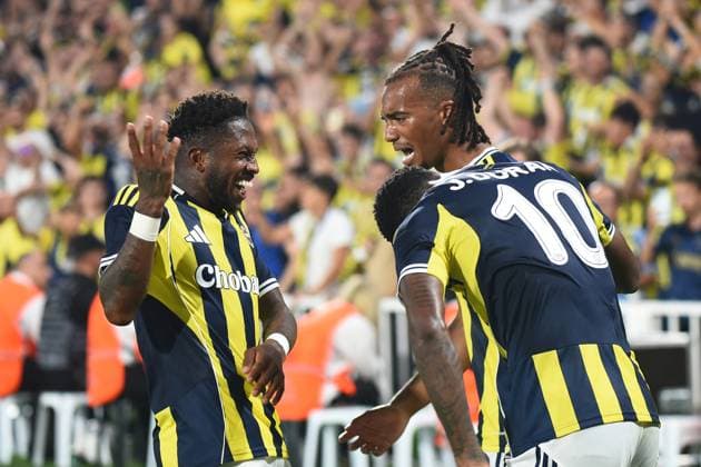 John Duran (10) of Fenerbahce celebrates after scoring the second goal of his team with teammates during the UEFA Champions League Third Qualifying Round Second Leg match between Fenerbahce and Feyenoord at Chobani Stadium in Istanbul , Turkey on August 12, 2025. ( Photo by Seskimphoto ) Istanbul Turkey Istanbul Turkey Copyright: xSeskimphotox FBahce-Feyenoord-120825 (19)