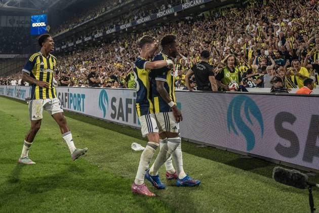 Fenerbahce v Feyenoord - UEFA Champions League ISTANBUL, TURKIYE - AUGUST 12: Fred (7) of Fenerbahce celebrates after scoring a goal with his teammates during the UEFA Champions League third qualifying round second-leg football match between Fenerbahce and Feyenoord at Chobani Stadium in Istanbul, Turkiye on August 12, 2025. Sebnem Coskun Anadolu Istanbul Turkey. Editorial use only. Please get in touch for any other usage.  Copyright: x2025xAnadoluxSebnemxCoskunx
