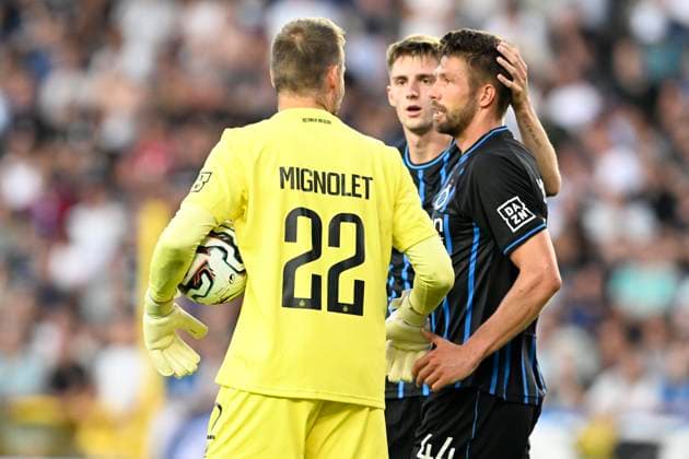 Club Brugge v Salzburg - UEFA Champions League BRUGGE, BELGIUM - AUGUST 12 : Mignolet Simon goalkeeper of Club Brugge, Mechele Brandon defender of Club Brugge during the UEFA Champions League 2025 26 third qualifying round second leg between Club Brugge and Salzburg on August 12, 2025 in Brugge, Belgium, 12 08 2025 Brugge Belgium  Copyright: xJanxDexMeuleneirx