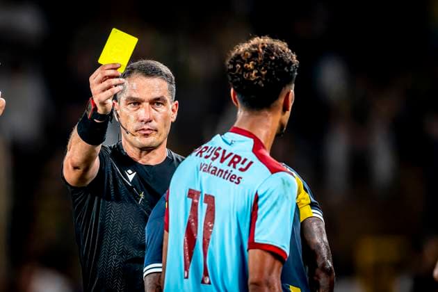 Feyenoord Rotterdam forwarder Goncalo Borges gets yellow card from Referee Istvan Kovacs during the match Fenerbahce Feyenoord at the Åžükrü SaracoÄülu Spor Kompleksi for the Champions League Third qualifying round 2nd leg season 2025 2026 in ISTANBUL, Turkey on 10 august 2025, photo by Marcel van Dorst EYE4images DeFodi Images