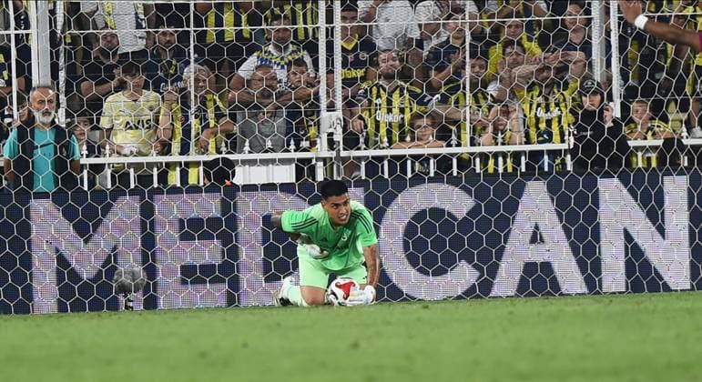 Goalkeeper Irfan Can Kahveci of Fenerbahce during the UEFA Champions League Third Qualifying Round Second Leg match between Fenerbahce and Feyenoord at Chobani Stadium in Istanbul , Turkey on August 12, 2025. ( Photo by Seskimphoto ) Istanbul Turkey Istanbul Turkey Copyright: xSeskimphotox FBahce-Feyenoord-120825 (39)