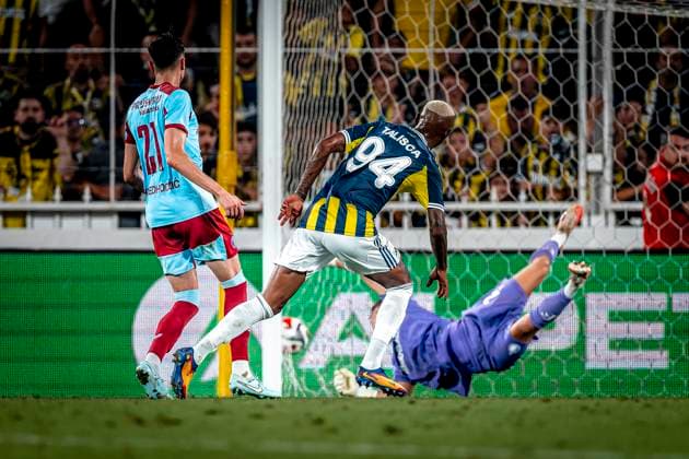 Fenerbahce SK midfielder Talisca scores the 5 2 during the match Fenerbahce Feyenoord at the Åžükrü SaracoÄülu Spor Kompleksi for the Champions League Third qualifying round 2nd leg season 2025 2026 in ISTANBUL, Turkey on 10 august 2025, photo by Marcel van Dorst EYE4images DeFodi Images