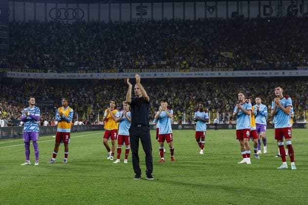 ISTANBUL , 12-08-2025 , Sukru Saracoglu stadium , season 2025 2026 , UEFA Champions League , 3th qualifying round, 2nd leg between Fenerbahce and Feyenoord , picture shows.dejection after the match by players Feyenoord Feyenoord trainer coach Robin van Persie Fenerbahce - Feyenoord  x30479827x Copyright:
