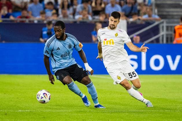SLOVAN BRATISLAVA - KAIRAT ALMATY Sandro Cruz of Slovan and Valeri Gromyko of Kairat during third qualifying round of UEFA Champions League football match between SK Slovan Bratislava and Kairat Almaty. Bratislava, Slovakia, August 12, 2025. Copyright: xx 080A4562