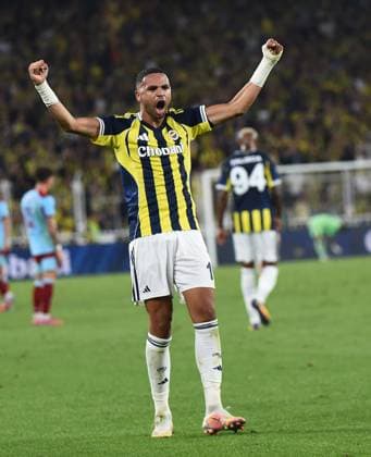 Youssef En Nesyri (19) of Fenerbahce celebrates after scoring the fourth goal of his team with teammates during the UEFA Champions League Third Qualifying Round Second Leg match between Fenerbahce and Feyenoord at Chobani Stadium in Istanbul , Turkey on August 12, 2025. ( Photo by Seskimphoto ) Istanbul Turkey Istanbul Turkey Copyright: xSeskimphotox FBahce-Feyenoord-120825 (76)