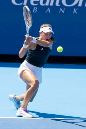 August 12, 2025, Mason, Ohio, USA: Mason, Ohio; Cincinnati Open Tennis Tournament - 2025 08 12 - Iva Jovic plays a ball against opponent Barbora Krejcikova. - ZUMAPress Mason USA - ZUMAn24_ 20250812_zaf_n24_058 Copyright: xWallyxNellx