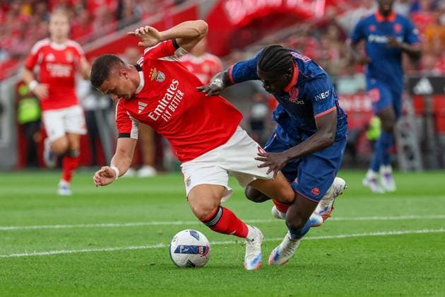 Portugal, Lisbon 2025 08 12 xJFx Second leg Third qualifying round Uefa Champions League 2025 26 , S L Benfica OGC Nice v l , Ivanovic S L Benfica , Kojo Peprah Oppong OGC Nice duel, action, action, battles for the ball in the penalty area Copyright: JoaquimxFerreira