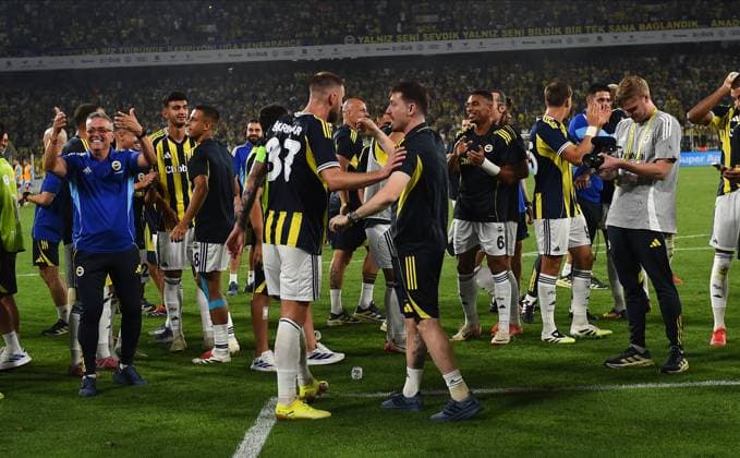 Players of Fenerbahce victory celebrates after the UEFA Champions League Third Qualifying Round Second Leg match between Fenerbahce and Feyenoord at Chobani Stadium in Istanbul , Turkey on August 12, 2025. ( Photo by Seskimphoto ) Istanbul Turkey Istanbul Turkey Copyright: xSeskimphotox FBahce-Feyenoord-120825 (80)
