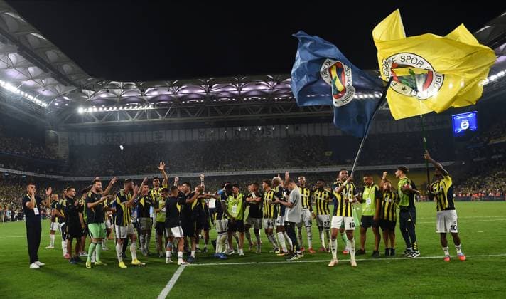 Mert Hakan Yandas and other Players of Fenerbahce victory celebrates with fans after the UEFA Champions League Third Qualifying Round Second Leg match between Fenerbahce and Feyenoord at Chobani Stadium in Istanbul , Turkey on August 12, 2025. ( Photo by Seskimphoto ) Istanbul Turkey Istanbul Turkey Copyright: xSeskimphotox FBahce-Feyenoord-120825 (103)