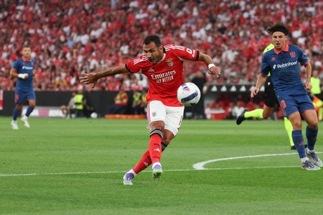 Portugal, Lisbon 2025 08 12 xJFx Second leg Third qualifying round Uefa Champions League 2025 26 , S L Benfica OGC Nice v l , shot on goal Vangelis Pavlidis S L Benfica Copyright: JoaquimxFerreira