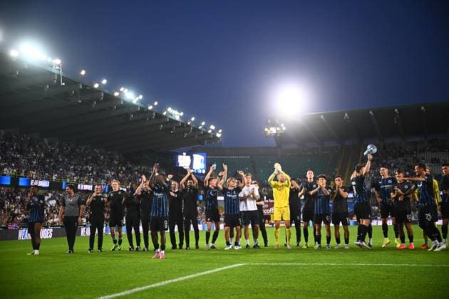 Club Brugge v Salzburg - UEFA Champions League BRUGGE, BELGIUM - AUGUST 12 : players of Brugge greeting the supporters after winning during the UEFA Champions League 2025 26 third qualifying round second leg between Club Brugge and Salzburg on August 12, 2025 in Brugge, Belgium, 12 08 2025 Brugge Belgium  Copyright: xGvgx