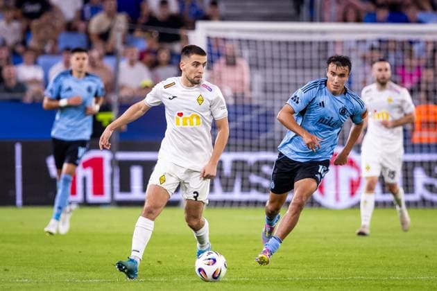 SLOVAN BRATISLAVA - KAIRAT ALMATY David Strelec of Slovan and Luis Mata of Kairat during third qualifying round of UEFA Champions League football match between SK Slovan Bratislava and Kairat Almaty. Bratislava, Slovakia, August 12, 2025. Copyright: xx 080A4926