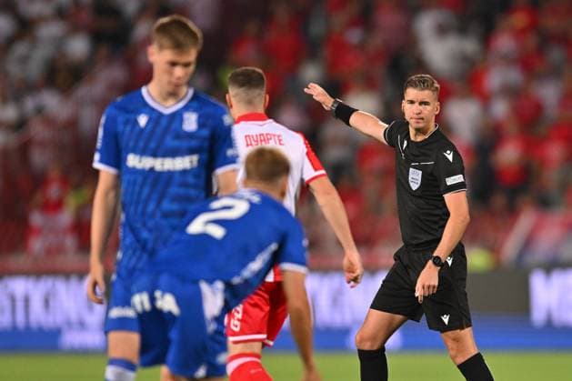CRVENA ZVEZDA vs LECH FRANCOIS LETEXIER referee from France, during UEFA Champion League qualification match Crvena Zvezda vs Lech Poznan, at Stadium Rajko Mitic. Belgrade, 12.08.2025 photo: MN Press Photo Agency FOOTBALL, UEFA CHAMPION LEAGUE QUALIFICATIONS MATCH, CRVENA ZVEZDA, RED STAR, LECH POZNAN Belgrade Stadium Rajko Mitic Serbia Copyright: xMarkoxMetlas xMNxPressx