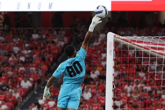 Portugal, Lisbon 2025 08 12 xJFx second leg third qualifying round Uefa Champions League 2025 26 , S L Benfica OGC Nice v l , goalkeeper, goalkeeper Y Diouf OGC Nice in action, in action, Copyright: JoaquimxFerreira