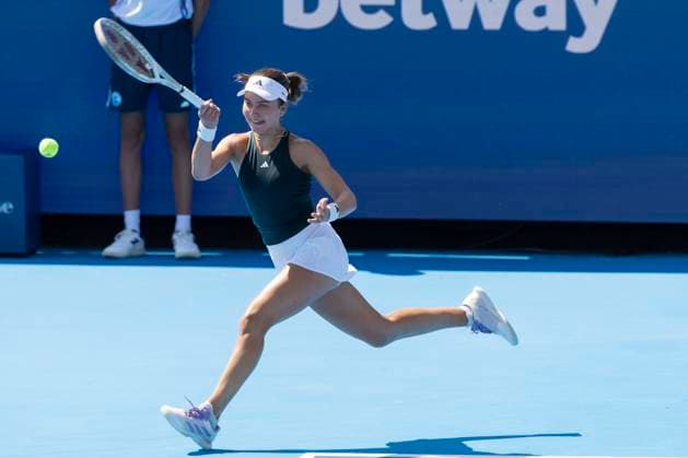 August 12, 2025, Mason, Ohio, USA: Mason, Ohio; Cincinnati Open Tennis Tournament - 2025 08 12 - Iva Jovic plays a ball against opponent Barbora Krejcikova. - ZUMAPress Mason USA - ZUMAn24_ 20250812_zaf_n24_075 Copyright: xWallyxNellx