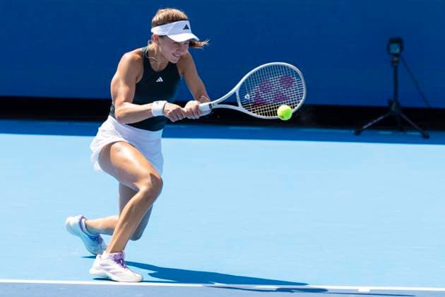 August 12, 2025, Mason, Ohio, USA: Mason, Ohio; Cincinnati Open Tennis Tournament - 2025 08 12 - Iva Jovic plays a ball against opponent Barbora Krejcikova. - ZUMAPress Mason USA - ZUMAn24_ 20250812_zaf_n24_097 Copyright: xWallyxNellx