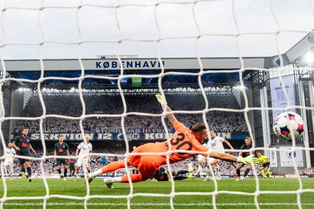 250812 Mohamed Elyounoussi of FC Copenhagen scores the 3 0 goal against goalkeeper Robin Olsen of Malmö FF during the UEFA Champions League qualifier football match between FC Copenhagen and Malmö FF on August 12, 2025 in Copenhagen Photo Petter Arvidson BILDBYRAN kod PA PA1061 fotboll football soccer fotball uefa champions league champions league fc copenhagen malmö ff bbeng kval fc köpenhamn  Copyright: PETTERxARVIDSON BB250812PA187