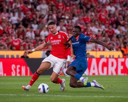 August 12, 2025, Lisboa, Lisboa, Portugal: FRANJO IVANOVIC from SL Benfica seen on action during the UEFA Champions League 3rd round second leg football match between SL Benfica and OGC Nice at Estadio do Lisboa e Benfica on August 12, 2025 in Lisboa, Portugal. Lisboa Portugal - ZUMAl192 20250812_zsp_l192_058 Copyright: xMiguelxLemosx