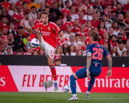 August 12, 2025, Lisboa, Lisboa, Portugal: DEDIC from SL Benfica seen on action during the UEFA Champions League 3rd round second leg football match between SL Benfica and OGC Nice at Estadio do Lisboa e Benfica on August 12, 2025 in Lisboa, Portugal. Lisboa Portugal - ZUMAl192 20250812_zsp_l192_063 Copyright: xMiguelxLemosx