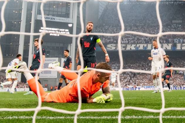 250812 Pontus Jansson and goalkeeper Robin Olsen of Malmö FF looks dejected after the 5 0 goal during the UEFA Champions League qualifier football match between FC Copenhagen and Malmö FF on August 12, 2025 in Copenhagen Photo Petter Arvidson BILDBYRAN kod PA PA1061 fotboll football soccer fotball uefa champions league champions league fc copenhagen malmö ff bbeng kval fc köpenhamn depp  Copyright: PETTERxARVIDSON BB250812PA191