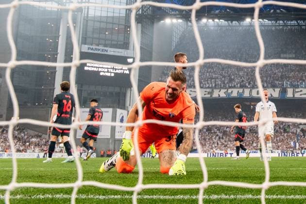 250812 Goalkeeper Robin Olsen of Malmö FF looks dejected after the 5 0 goal during the UEFA Champions League qualifier football match between FC Copenhagen and Malmö FF on August 12, 2025 in Copenhagen Photo Petter Arvidson BILDBYRAN kod PA PA1061 fotboll football soccer fotball uefa champions league champions league fc copenhagen malmö ff bbeng kval fc köpenhamn depp  Copyright: PETTERxARVIDSON BB250812PA192