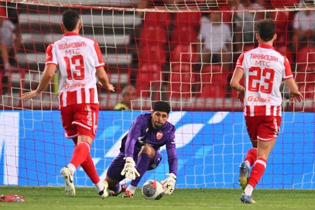 CRVENA ZVEZDA vs LECH MATHEUS LIMA MAGALHAES goalkeeper, football player of Crvena Zvezda, during UEFA Champion League qualification match against Lech Poznan, at Stadium Rajko Mitic. Belgrade, 12.08.2025 photo: MN Press Photo Agency FOOTBALL, UEFA CHAMPION LEAGUE QUALIFICATIONS MATCH, CRVENA ZVEZDA, RED STAR, LECH POZNAN Belgrade Stadium Rajko Mitic Serbia Copyright: xMarkoxMetlas xMNxPressx