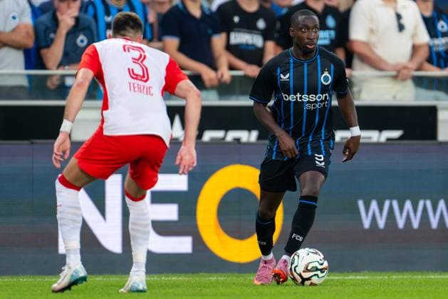 2025-08-12 Club Brugge v RB Salzburg - UEFA Champions League Third Qualifying Round Second Leg BRUGGE, BELGIUM - AUGUST 12: Aleksa Terzic of RB Salzburg, Carlos Forbs of Club Brugge during the UEFA Champions League Third Qualifying Round Second Leg match between Club Brugge and RB Salzburg at Jan Breydel Stadium on August 12, 2025 in Brugge, Belgium. Brugge Jan Breydel Stadium Belgium Content not available for redistribution in The Netherlands directly or indirectly through any third parties. Copyright: xJorisxVerwijstx