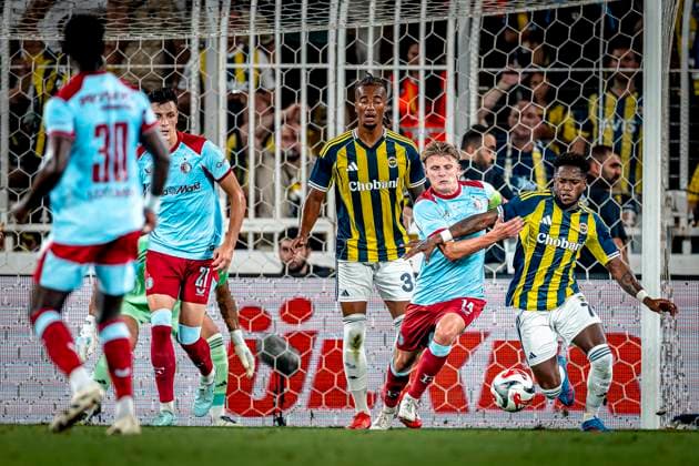 Feyenoord Rotterdam midfielder Sem Steijn, Fenerbahce SK midfielder Fred during the match Fenerbahce Feyenoord at the Åžükrü SaracoÄülu Spor Kompleksi for the Champions League Third qualifying round 2nd leg season 2025 2026 in ISTANBUL, Turkey on 10 august 2025, photo by Marcel van Dorst EYE4images DeFodi Images