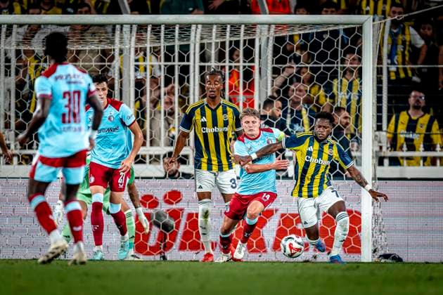 Feyenoord Rotterdam midfielder Sem Steijn, Fenerbahce SK midfielder Fred during the match Fenerbahce Feyenoord at the Åžükrü SaracoÄülu Spor Kompleksi for the Champions League Third qualifying round 2nd leg season 2025 2026 in ISTANBUL, Turkey on 10 august 2025, photo by Marcel van Dorst EYE4images DeFodi Images