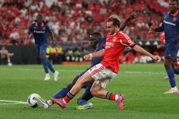 Portugal, Lisbon 2025 08 12 xJFx Second leg Third qualifying round Uefa Champions League 2025 26 , S L Benfica OGC Nice v l , Antoine Mendy OGC Nice , Kerem Aktürkoglu S L Benfica , duel, action, action, Battles for the Ball Copyright: JoaquimxFerreira