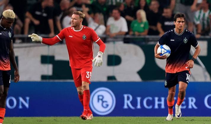 12.08.2025 Budapest Ferencvarosi TC-PFK Ludogorets Champion s League third leg qualifiers men s football Hendrick Bonmann(C),Petar Stanic(R) Ludogorets :