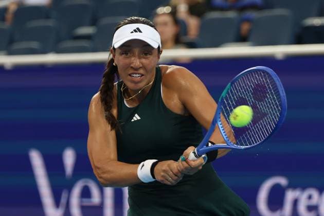 August 12, 2025, Mason, Ohio, United States: JESSICA PEGULA of USA during the match against M. Linette of Poland in the third round of the Cincinnati Open at the Lindner Family Tennis Center. Mason, Ohio. Mason United States - ZUMAc278 20250812_zsp_c278_035 Copyright: xMarcinxCholewinskix