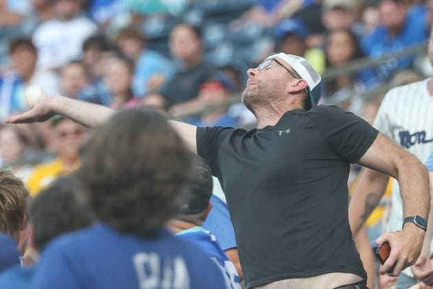 August 12, 2025: A fan tries to catch a foul ball from Kansas City Royals designated hitter Adam Frazier (26) during the second inning of a game against the Washington Nationals at Kauffman Stadium in Kansas City, MO. CSM Kansas City United States of America - ZUMAc04_ 20250812_zma_c04_040 Copyright: xDavidxSmithx
