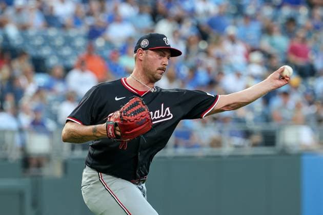 August 12, 2025: Washington Nationals starting pitcher Mitchell Parker (70) throws to first for the out on Kansas City Royals left fielder Nick Loftin (12) during the third inning at Kauffman Stadium in Kansas City, MO. CSM Kansas City United States of America - ZUMAc04_ 20250812_zma_c04_042 Copyright: xDavidxSmithx
