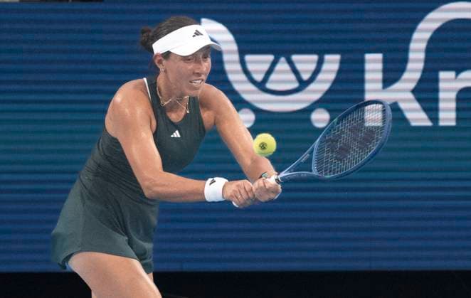 August 12, 2025: Magda Linette (POL) split sets against Jessica Pegula (USA) 6-7, 6-3, before rain suspended the match at the Cincinnati Open being played at Lindner Family Tennis Center in Mason, Ohio. Ã‚ Tennisclix CSM Mason USA - ZUMAc04_ 20250812_zma_c04_056 Copyright: xLesliexBillmanx