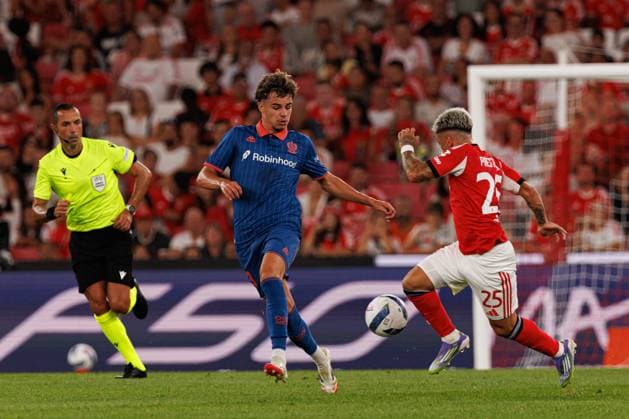 Gabin Bernardeau and Gianluca Prestianni seen during Champions League third round qualifying game between SL Benfica and OGC Nice (Maciej Rogowski) Lisbon Estadio Da Luz Portugal Copyright: xMaciejxRogowskix slbnice2526-342