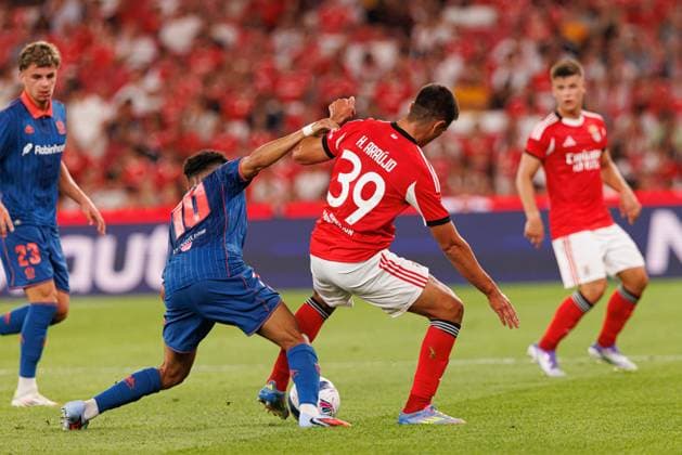 Antoine Mendy and Henrique Araujo seen during Champions League third round qualifying game between SL Benfica and OGC Nice (Maciej Rogowski) Lisbon Estadio Da Luz Portugal Copyright: xMaciejxRogowskix slbnice2526-352