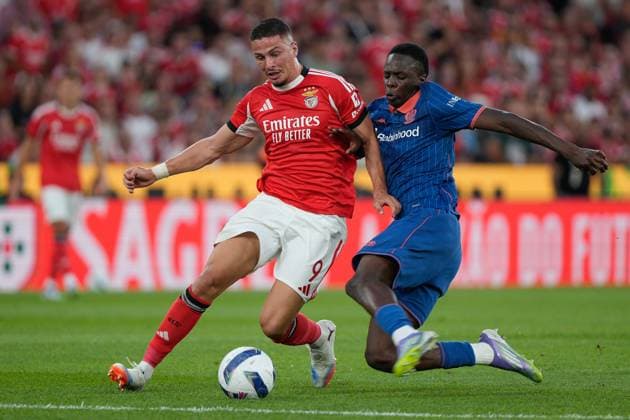 August 12, 2025, Lisbon, Portugal: (L-R) Franjo Ivanovic of SL Benfica and Djibril Coulibaly of OGC Nice are seen in action during UEFA Champions League 2025 26 Third qualifying round 2nd leg between SL Benfica and OGC Nice at Estadio da Luz. Final score: SL Benfica 2:0 OGC Nice Lisbon Portugal - ZUMAs197 20250812_aaa_s197_109 Copyright: xBrunoxdexCarvalhox