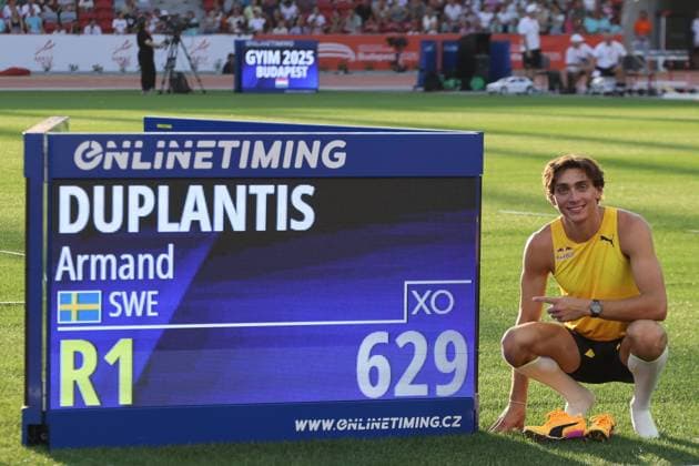 (250813) -- BUDAPEST, Aug. 13, 2025 -- Armand Duplantis of Sweden poses with the scoreboard after setting a new pole vault world record at 6.29 meters in the Men s Pole Vault event at the Gyulai Istvan Memorial - Hungarian Athletics Grand Prix in Budapest, Hungary, on Aug. 12, 2025. (Photo by Xinhua) (SP)HUNGARY-BUDAPEST-ATHLETICS-POLE VAULT-DUPLANTIS-WORLD RECORD AttilaxVolgyi 