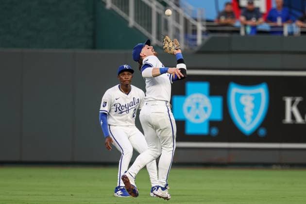 August 12, 2025: Kansas City Royals shortstop Bobby Witt Jr. (7) can t make the catch on an RBI single from Washington Nationals third baseman Paul DeJong (14) during the sixth inning , as Kansas City Royals center fielder Tyler Tolbert (2) looks on, at Kauffman Stadium in Kansas City, MO. CSM Kansas City United States of America - ZUMAc04_ 20250812_zma_c04_082 Copyright: xDavidxSmithx