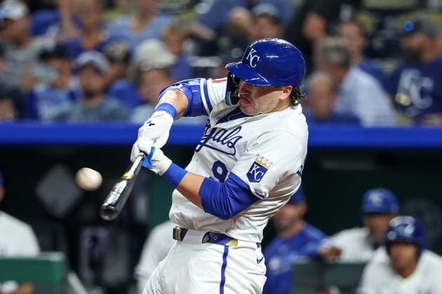 August 12, 2025: Kansas City Royals first baseman Vinnie Pasquantino (9) hits an RBI double against the Washington Nationals during the seventh inning at Kauffman Stadium in Kansas City, MO. CSM Kansas City United States of America - ZUMAc04_ 20250812_zma_c04_086 Copyright: xDavidxSmithx