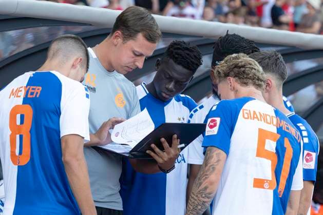 From left to right Tim Meyer, assistant coach Alexander Zellhofer, Bara Sapoko Ndiaye, Loris Giandomenico, GC, Grasshopper Club Zürich FC Bayern München, Football, 12 08 2025