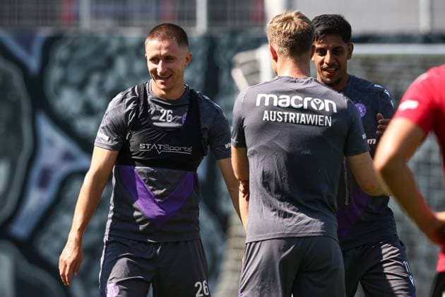 SOCCER - UEFA ECL, A.Wien vs Ostrava VIENNA,AUSTRIA,13.AUG.25 - SOCCER - UEFA Conference League, qualification, FK Austria Wien vs Banik Ostrava, preview, training A.Wien. Image shows Reinhold Ranftl and Manprit Sarkaria (A.Wien).  GEPAxpictures xArminxRauthner