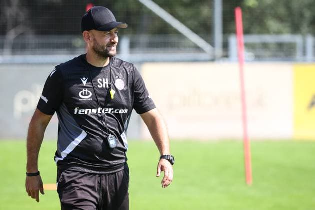 SOCCER - UEFA ECL, A.Wien vs Ostrava VIENNA,AUSTRIA,13.AUG.25 - SOCCER - UEFA Conference League, qualification, FK Austria Wien vs Banik Ostrava, preview, training A.Wien. Image shows head coach Stephan Helm (A.Wien).  GEPAxpictures xArminxRauthner