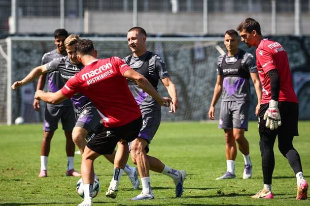 SOCCER - UEFA ECL, A.Wien vs Ostrava VIENNA,AUSTRIA,13.AUG.25 - SOCCER - UEFA Conference League, qualification, FK Austria Wien vs Banik Ostrava, preview, training A.Wien. Image shows Manprit Sarkaria, Johannes Eggestein, Reinhold Ranftl, Manfred Fischer and Lukas Wedl (A.Wien).  GEPAxpictures xArminxRauthner