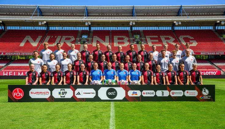 12 08 2025 1 FC Nürnberg FCN Club Clubfrauen Google Pixel Football Women Bundesliga BL Season 2025 2026 Photo session Portrait session Presentation Press session Team photo Team photo Team Team top from left Johannes Stadler Goalkeeper Coach Mohsen Behzadpour Rehab Athletics coach Laura Lücker Team manager Franziska Mai 18 Selma Licina 17 Lara Meroni 11 Luisa Guttenberger 4 Clara Fröhlich 5 Laura Miller 9 Alan Niksic Coach Yamila Fischmann Physio Dr Lotta Hielscher Team doctor Lea Siebenhaar Sports psychologist Center from left Thomas Oostendorp Coach Jason Altmann Co-coach Isabel Bauer Co-coach Analysis Oliwia Wos 15 Julia Pollak 22 Marlene Lindner 14 Klara Svensson Senelius 2 Meret Günster 8 Beatrix Fördos Foerdos Fordos 27 Christian Reinhardt Physio Dr Andreas Kopf Team doctor Prof Dr Werner Krutsch Team doctor Front from left Aleigh Gambone 16 Maelle Seguin 28 Hanna Deuber 29, FCN Nastassja Lein 24 Jacqueline Baumgärtel 20 Lourdes Carmen Romero Grzondziel 25 Kristin Krammer 1 Larissa Rusek 21 Hannah Etzold 31 Alina Mailbeck 6 Marina Scholz 7 Jonna Brengel 10 Sanja Homann 19 Aneta Polaskova 26