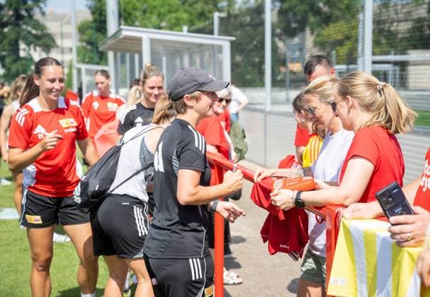 Soccer, Women, Season 2025 2026, Google Pixel Women Bundesliga, 1 FC Union Berlin, Public Training, f l Anna Weiß 1 Women 1 FC Union , Coach Ailien Poese 1 Women 1 FC Union , 13 08 2025, Copyright: xMatthiasxKochx