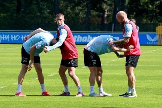 DEU, DFL, 2 FBL Hertha BSC, Training, 13 08 2025, Sportforum, Berlin, DEU, DFL, 2 FBL Hertha BSC, Training, im Bild Freistossabwehrabwehrvariante Michael Cuisance Hertha BSC Berlin 10 , Toni Leistner Hertha BSC Berlin 37 , Agustn Rogel Hertha BSC Berlin 3 , Dawid Kownacki Hertha BSC Berlin 9 DFL regulations prohibit any use of Photographs as image sequences and or quasi video nordphotoxGmbHx xEngler nph00076