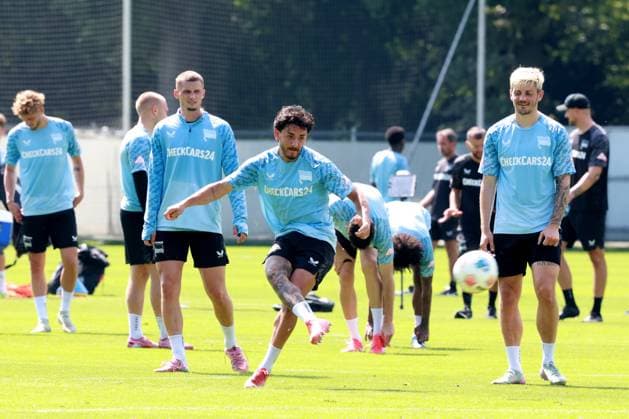 DEU, DFL, 2 FBL Hertha BSC, Training, 13 08 2025, Sportforum, Berlin, DEU, DFL, 2 FBL Hertha BSC, Training, in the picture Dawid Kownacki Hertha BSC Berlin 9 , Kevin Sessa Hertha BSC Berlin 8 , Michael Cuisance Hertha BSC Berlin 10 DFL regulations prohibit any use of Photographs as image sequences and or quasi video nordphotoxGmbHx xEngler nph00076